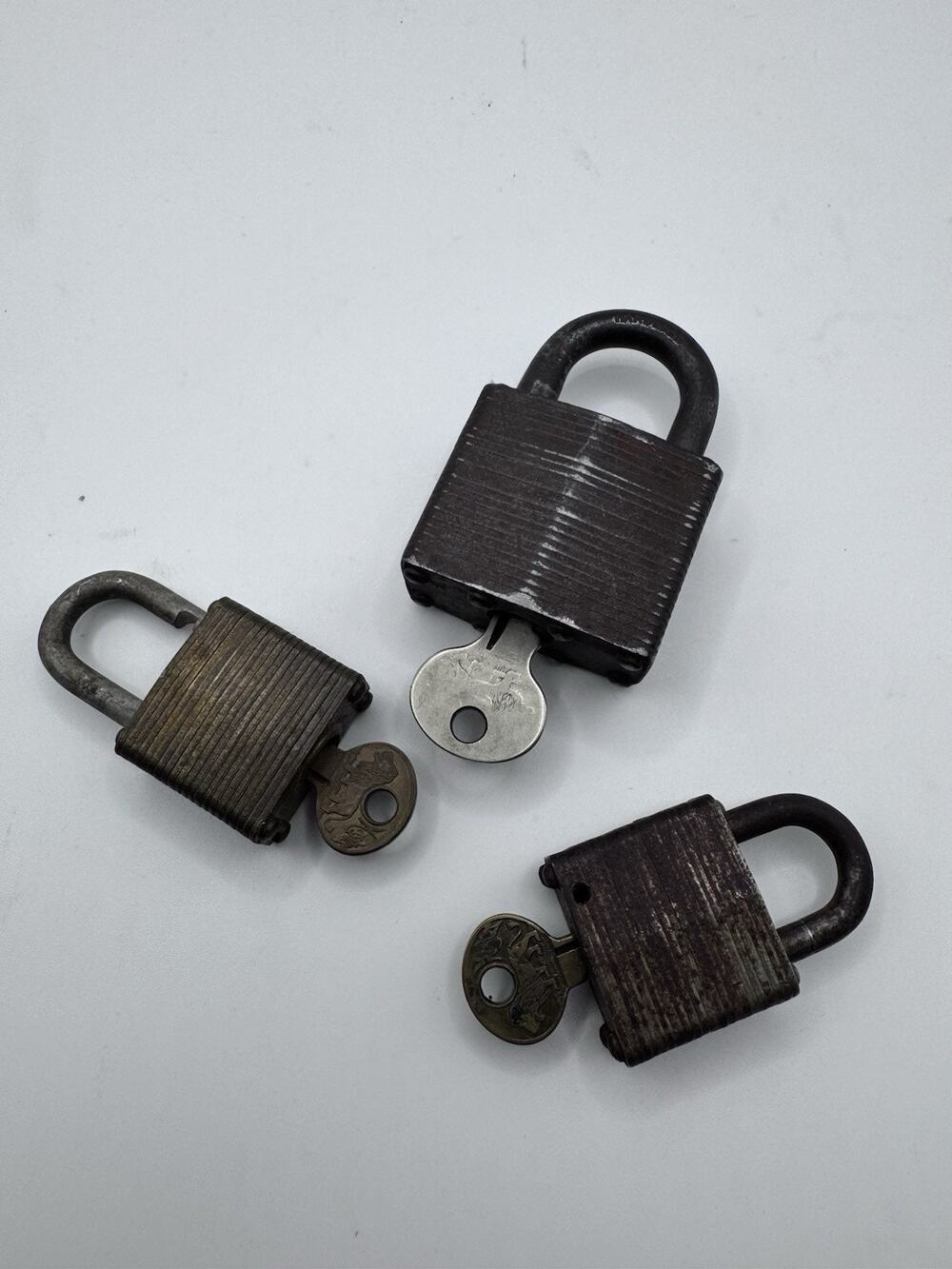 Lot of 3 Vtg Master Lock Padlocks Milwaukee USA w/ 1 Matching Walking Lion Key